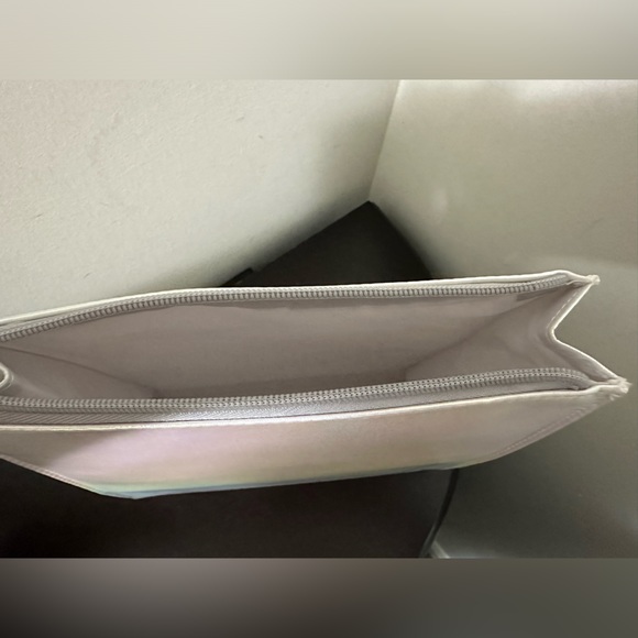 SALE….🌷2FOR 15$🌺BUMBLE AND BUMBLE HAIRCARE BAG - Picture 2 of 6